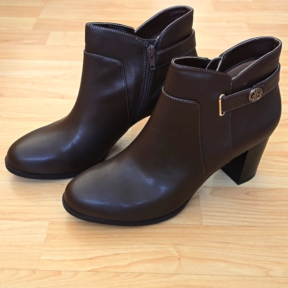 GIANI BERNINI MEMORY FOAM ANKLE BOOTIE ARTEMYSS CHOCOLATE BROWN  SIZE 10.5 - Picture 1 of 11